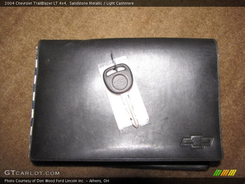 Sandstone Metallic / Light Cashmere 2004 Chevrolet TrailBlazer LT 4x4