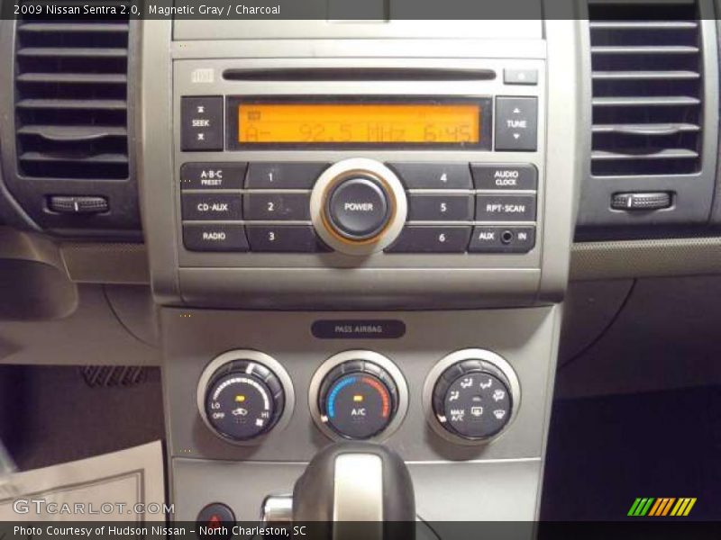 Magnetic Gray / Charcoal 2009 Nissan Sentra 2.0