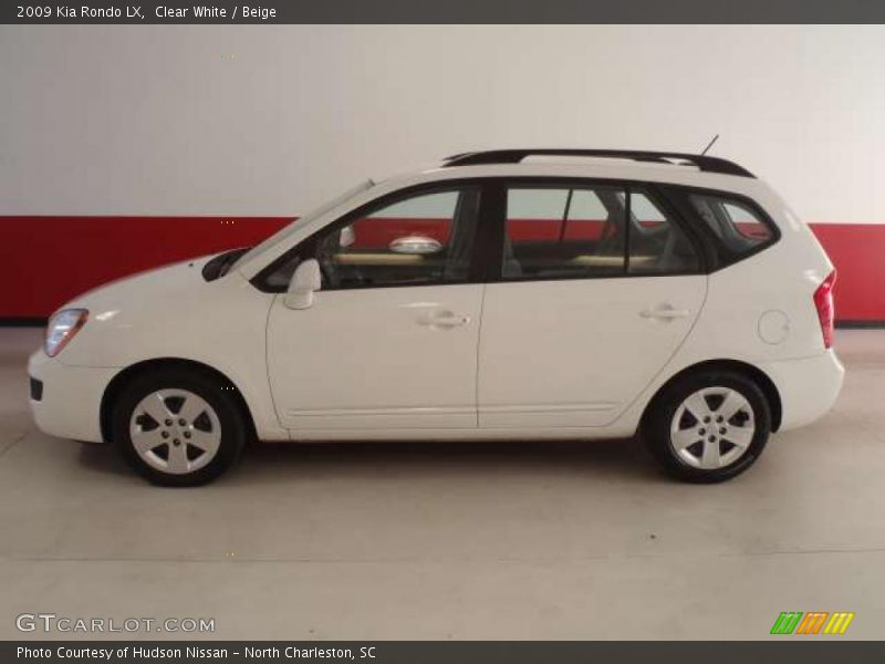 Clear White / Beige 2009 Kia Rondo LX