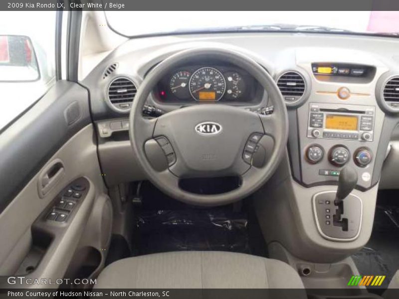 Clear White / Beige 2009 Kia Rondo LX