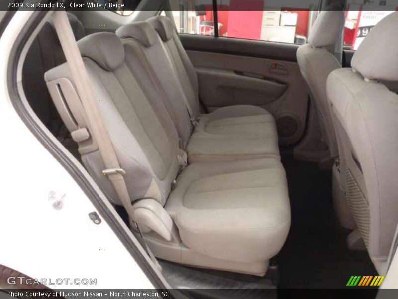 Clear White / Beige 2009 Kia Rondo LX
