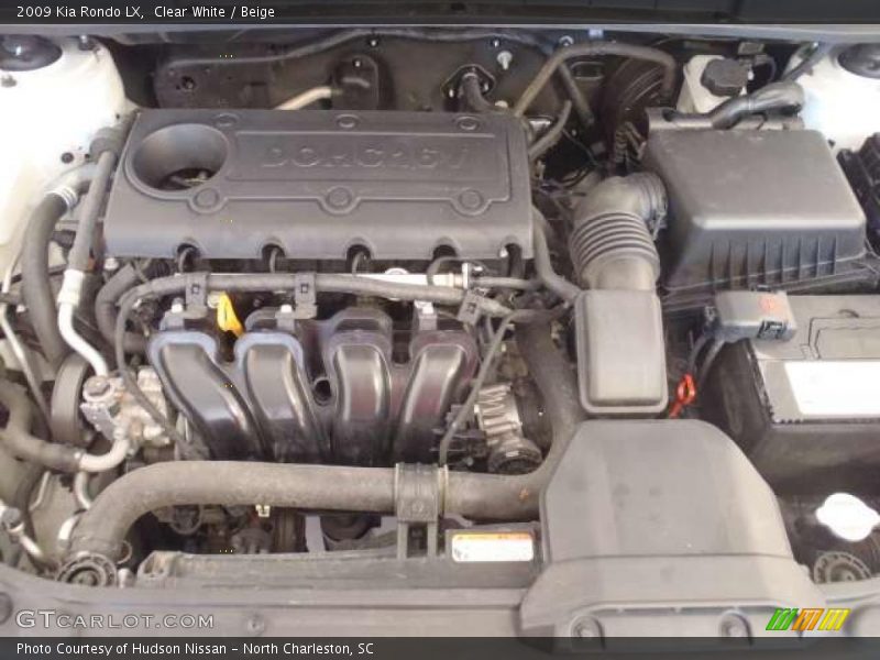 Clear White / Beige 2009 Kia Rondo LX