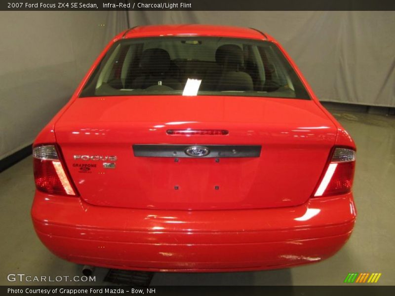 Infra-Red / Charcoal/Light Flint 2007 Ford Focus ZX4 SE Sedan