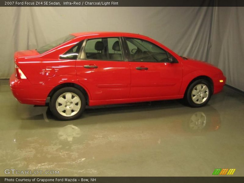 Infra-Red / Charcoal/Light Flint 2007 Ford Focus ZX4 SE Sedan