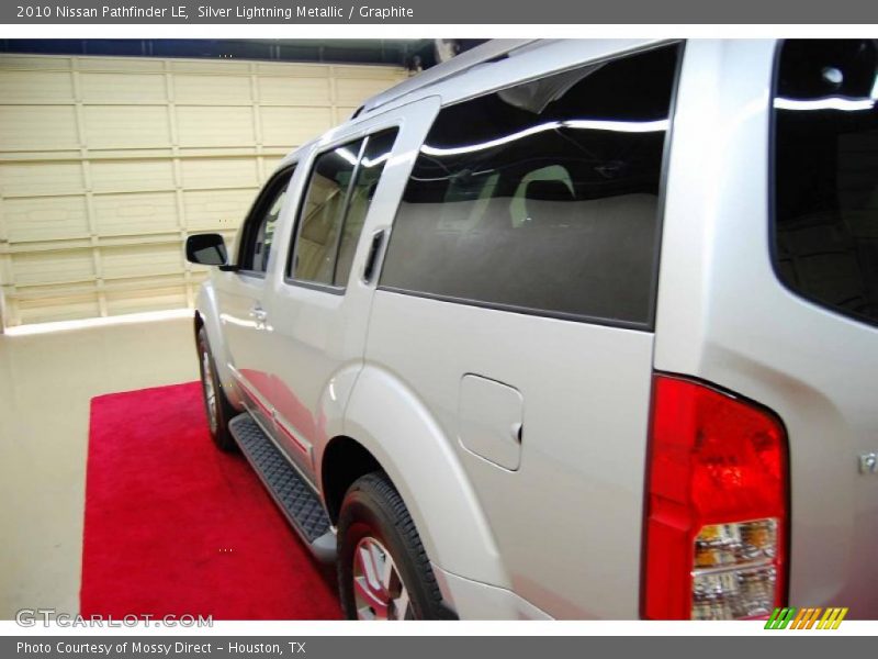 Silver Lightning Metallic / Graphite 2010 Nissan Pathfinder LE