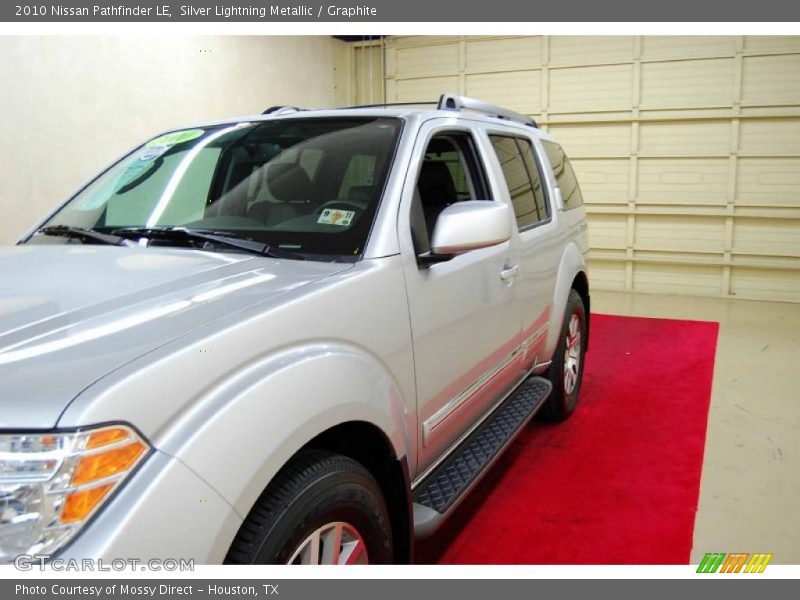 Silver Lightning Metallic / Graphite 2010 Nissan Pathfinder LE