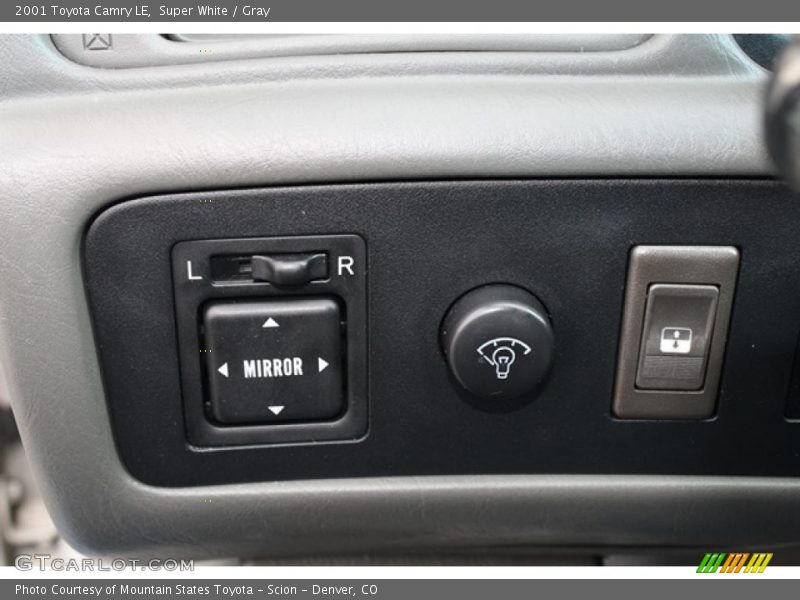 Super White / Gray 2001 Toyota Camry LE