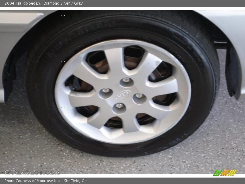 Diamond Silver / Gray 2004 Kia Rio Sedan