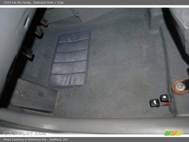 Diamond Silver / Gray 2004 Kia Rio Sedan