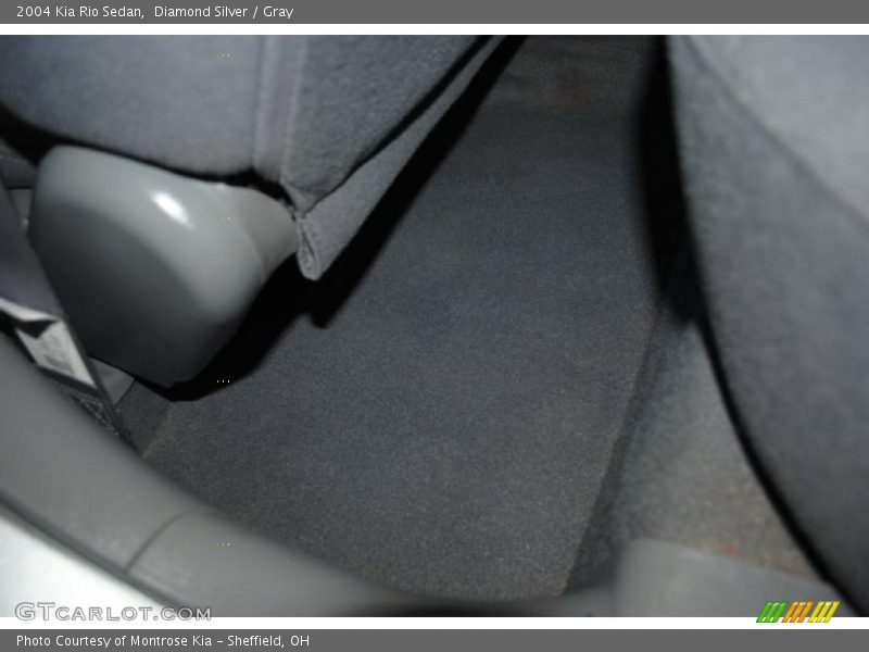 Diamond Silver / Gray 2004 Kia Rio Sedan