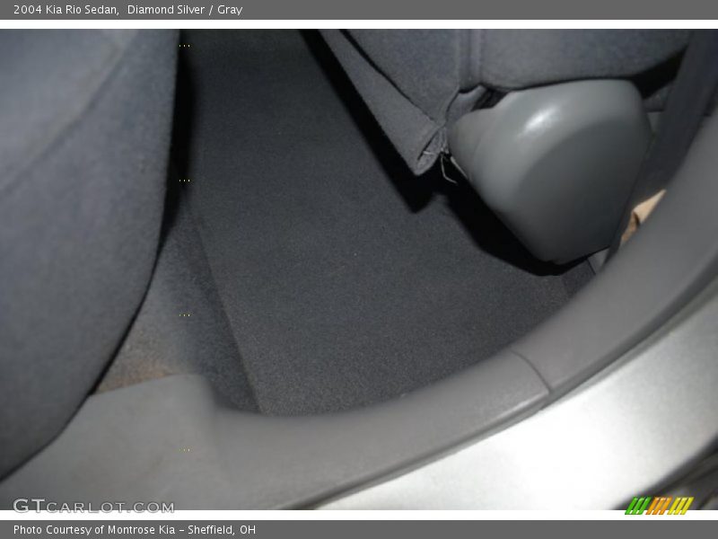 Diamond Silver / Gray 2004 Kia Rio Sedan