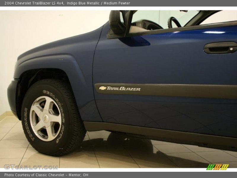 Indigo Blue Metallic / Medium Pewter 2004 Chevrolet TrailBlazer LS 4x4