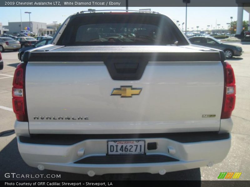 White Diamond Tricoat / Ebony 2009 Chevrolet Avalanche LTZ