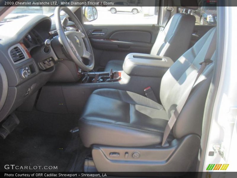 White Diamond Tricoat / Ebony 2009 Chevrolet Avalanche LTZ
