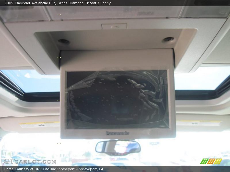 White Diamond Tricoat / Ebony 2009 Chevrolet Avalanche LTZ