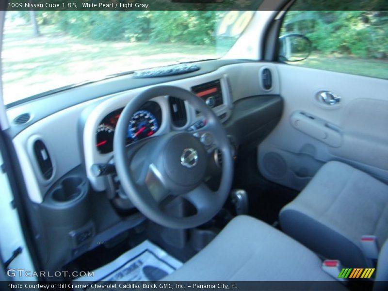 White Pearl / Light Gray 2009 Nissan Cube 1.8 S