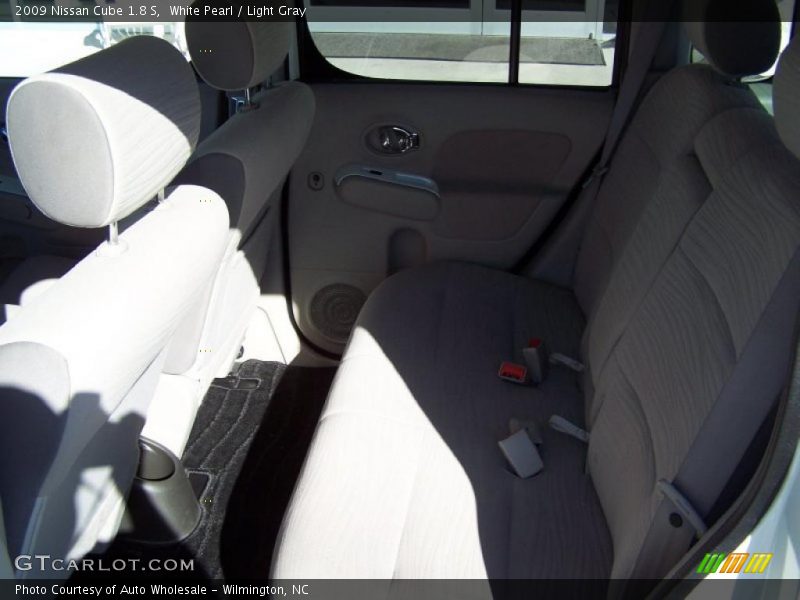 White Pearl / Light Gray 2009 Nissan Cube 1.8 S