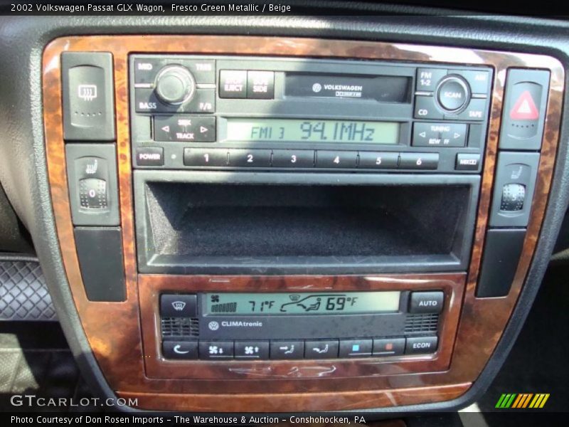 Fresco Green Metallic / Beige 2002 Volkswagen Passat GLX Wagon