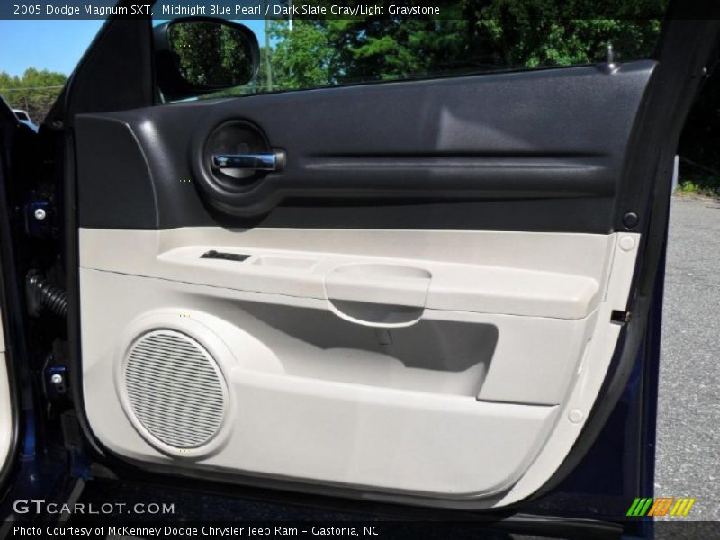 Midnight Blue Pearl / Dark Slate Gray/Light Graystone 2005 Dodge Magnum SXT