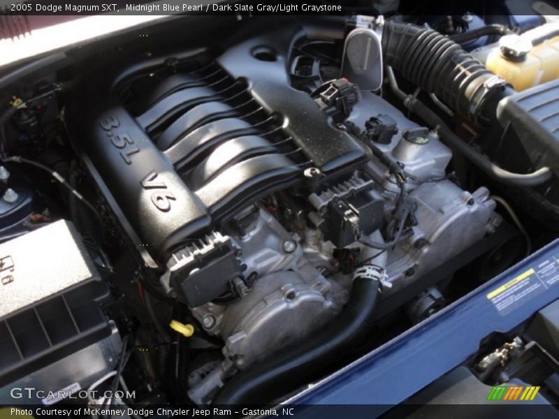 Midnight Blue Pearl / Dark Slate Gray/Light Graystone 2005 Dodge Magnum SXT
