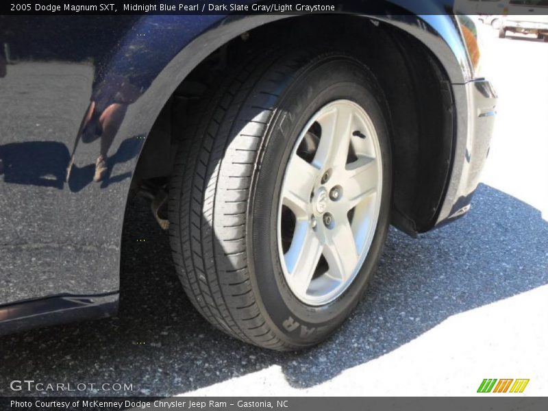Midnight Blue Pearl / Dark Slate Gray/Light Graystone 2005 Dodge Magnum SXT