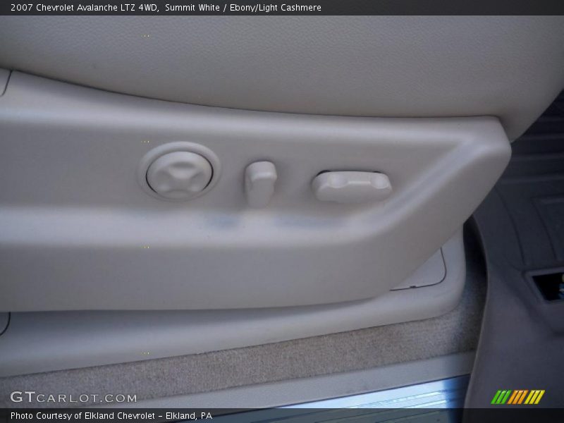 Summit White / Ebony/Light Cashmere 2007 Chevrolet Avalanche LTZ 4WD