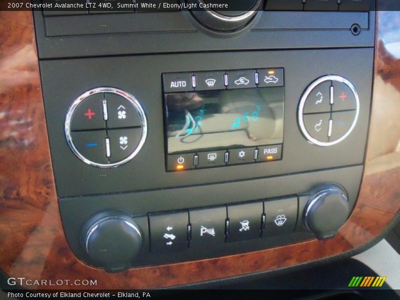 Summit White / Ebony/Light Cashmere 2007 Chevrolet Avalanche LTZ 4WD