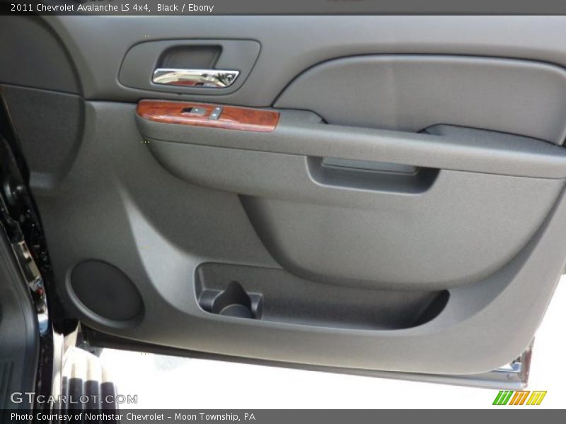 Black / Ebony 2011 Chevrolet Avalanche LS 4x4