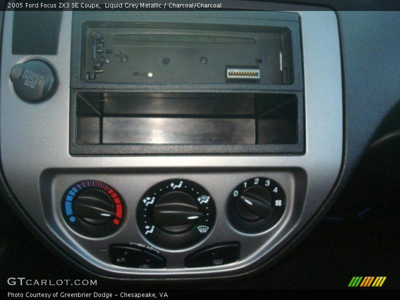 Liquid Grey Metallic / Charcoal/Charcoal 2005 Ford Focus ZX3 SE Coupe
