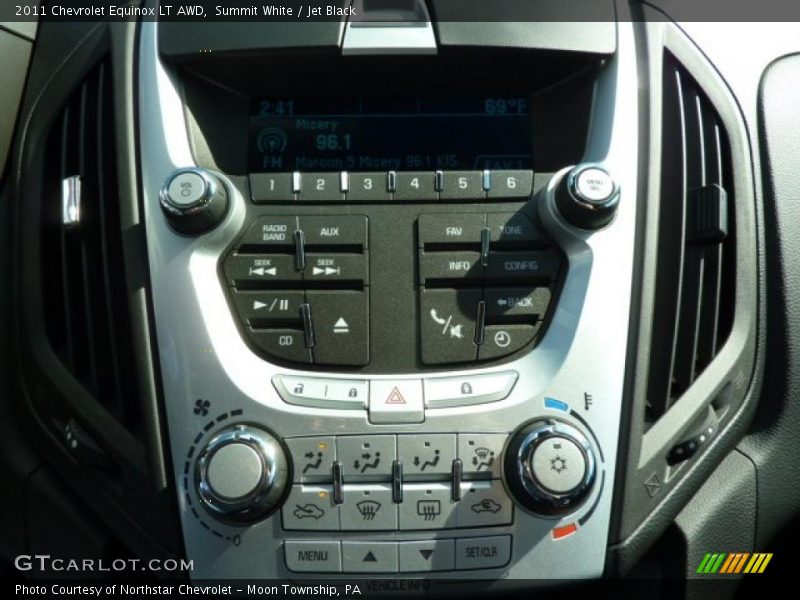Summit White / Jet Black 2011 Chevrolet Equinox LT AWD