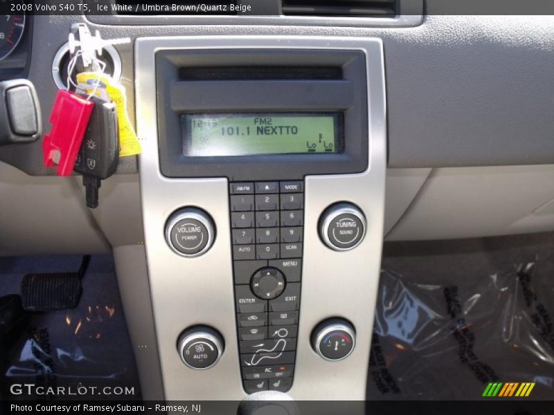Ice White / Umbra Brown/Quartz Beige 2008 Volvo S40 T5