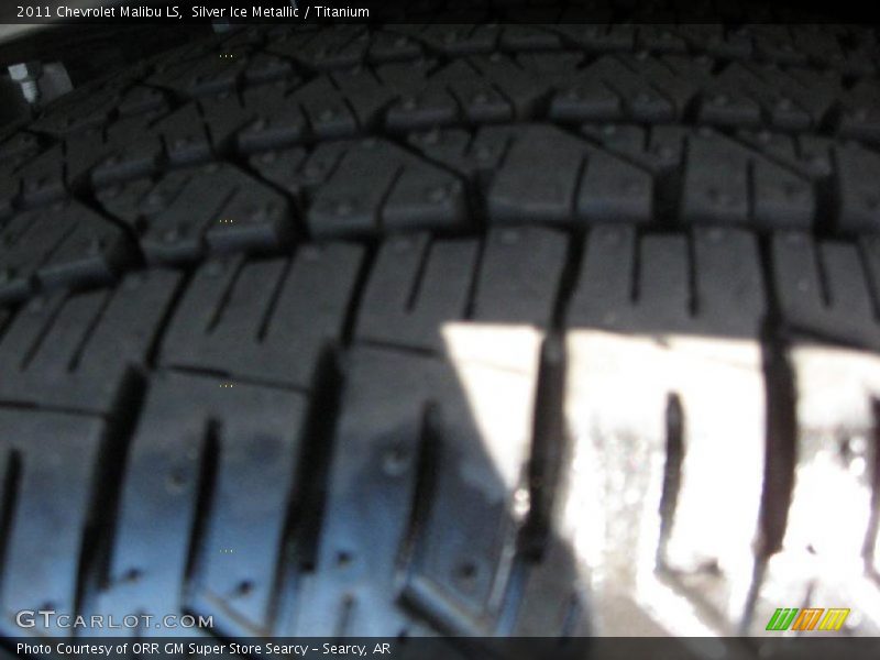 Silver Ice Metallic / Titanium 2011 Chevrolet Malibu LS