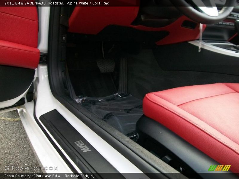 Alpine White / Coral Red 2011 BMW Z4 sDrive30i Roadster