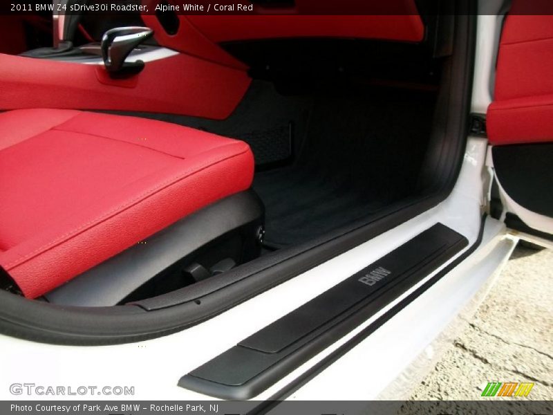 Alpine White / Coral Red 2011 BMW Z4 sDrive30i Roadster