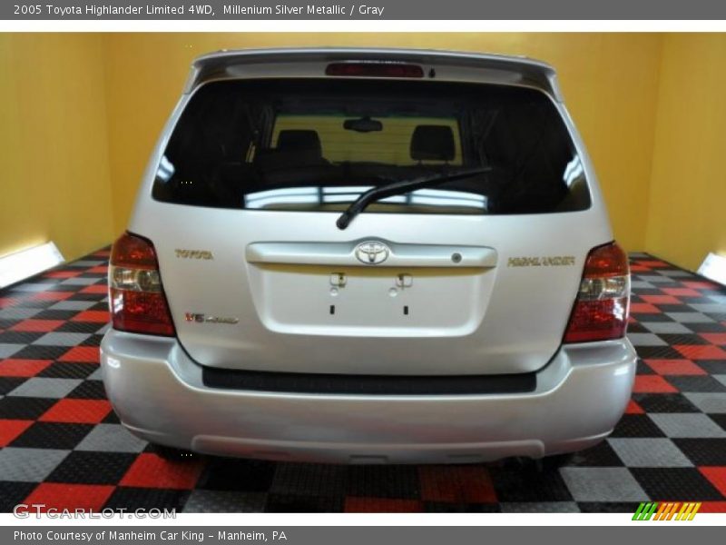 Millenium Silver Metallic / Gray 2005 Toyota Highlander Limited 4WD