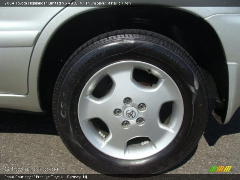 Millenium Silver Metallic / Ash 2004 Toyota Highlander Limited V6 4WD