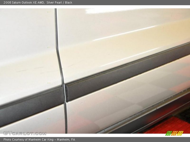 Silver Pearl / Black 2008 Saturn Outlook XE AWD