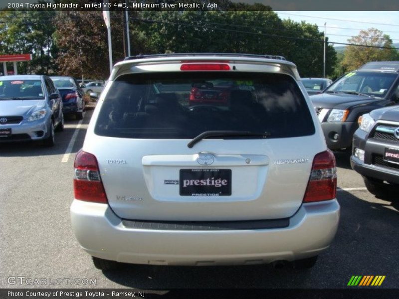 Millenium Silver Metallic / Ash 2004 Toyota Highlander Limited V6 4WD