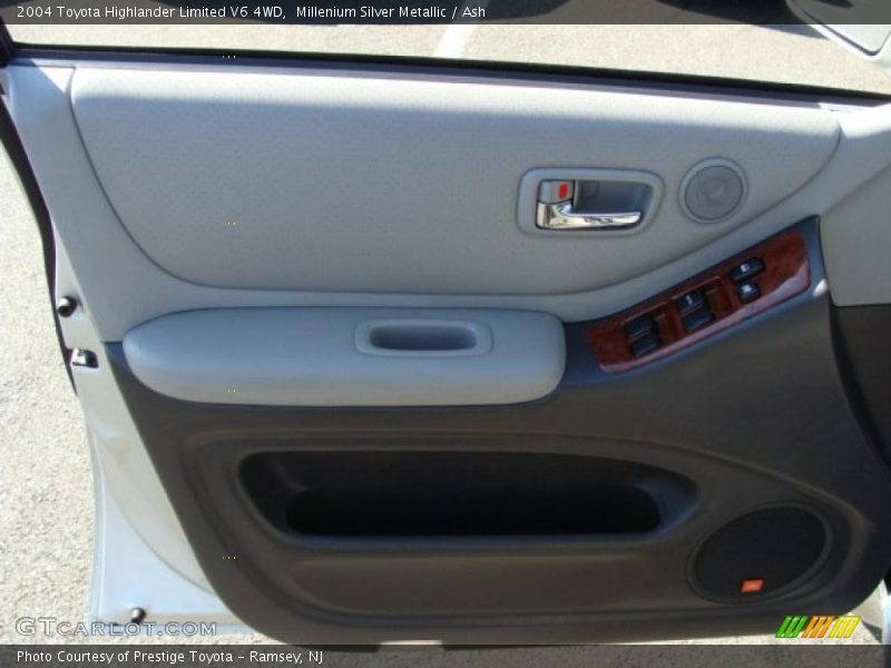 Millenium Silver Metallic / Ash 2004 Toyota Highlander Limited V6 4WD