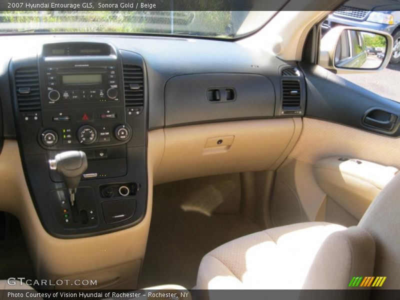 Sonora Gold / Beige 2007 Hyundai Entourage GLS