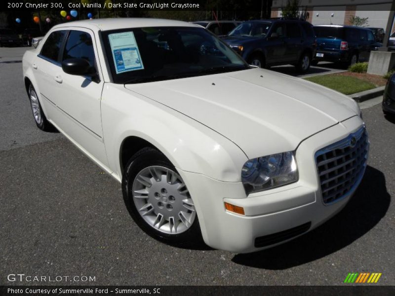 Cool Vanilla / Dark Slate Gray/Light Graystone 2007 Chrysler 300