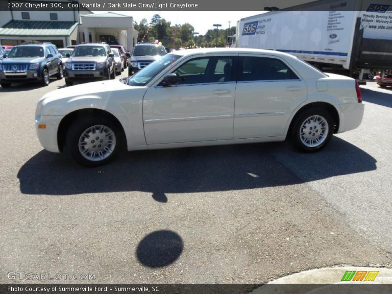 Cool Vanilla / Dark Slate Gray/Light Graystone 2007 Chrysler 300