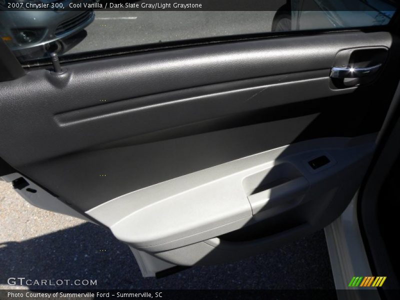 Cool Vanilla / Dark Slate Gray/Light Graystone 2007 Chrysler 300