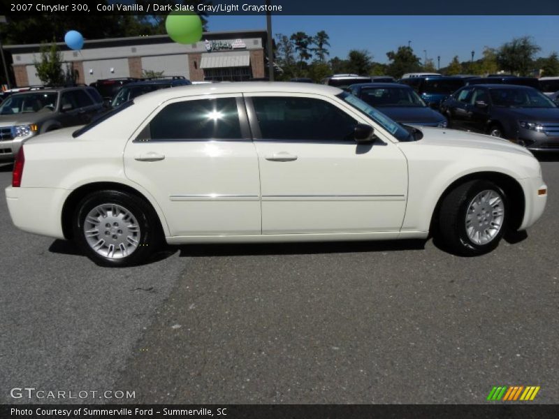 Cool Vanilla / Dark Slate Gray/Light Graystone 2007 Chrysler 300