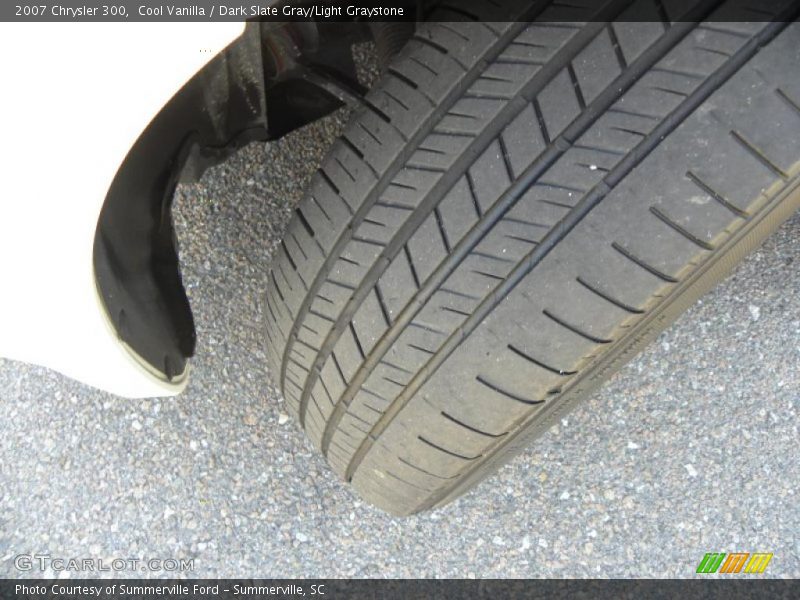Cool Vanilla / Dark Slate Gray/Light Graystone 2007 Chrysler 300
