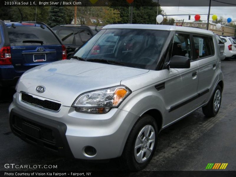 Bright Silver / Black Cloth 2010 Kia Soul 1.6