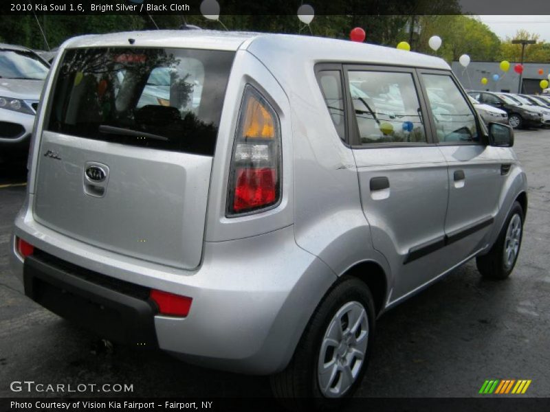 Bright Silver / Black Cloth 2010 Kia Soul 1.6