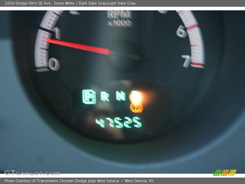 Stone White / Dark Slate Gray/Light Slate Gray 2009 Dodge Nitro SE 4x4