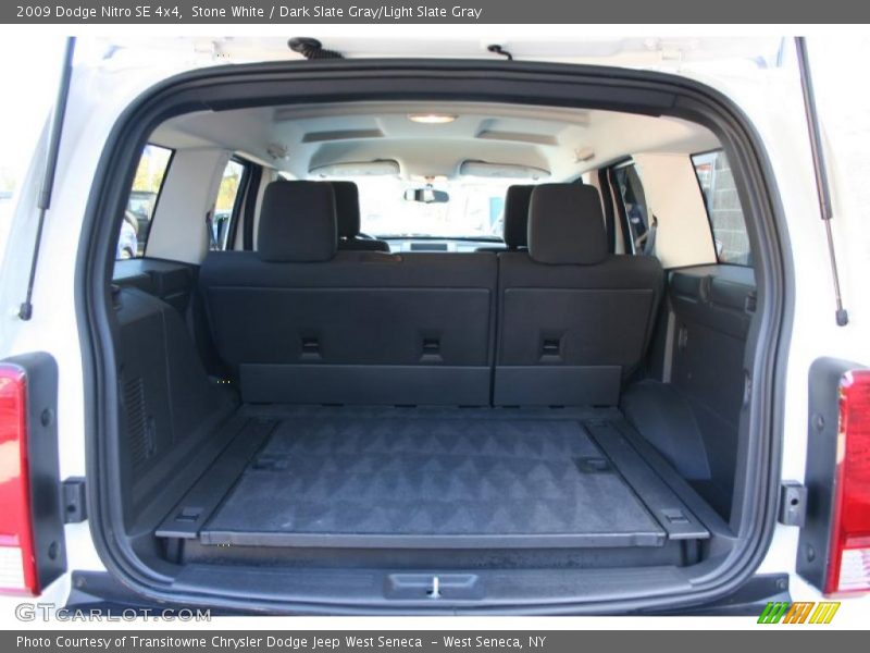 Stone White / Dark Slate Gray/Light Slate Gray 2009 Dodge Nitro SE 4x4