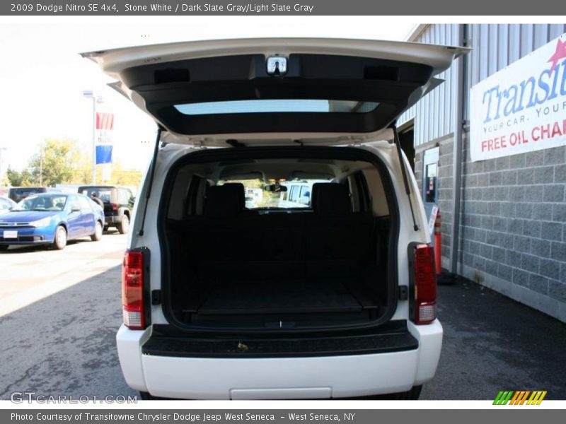 Stone White / Dark Slate Gray/Light Slate Gray 2009 Dodge Nitro SE 4x4